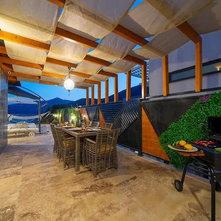 In Sleeps 8 With Pool And Air Con Villa Kalkan