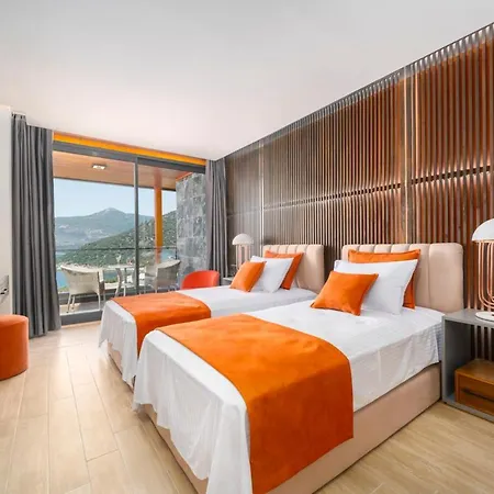 Villa In Sleeps 8 With Pool And Air Con Kalkan