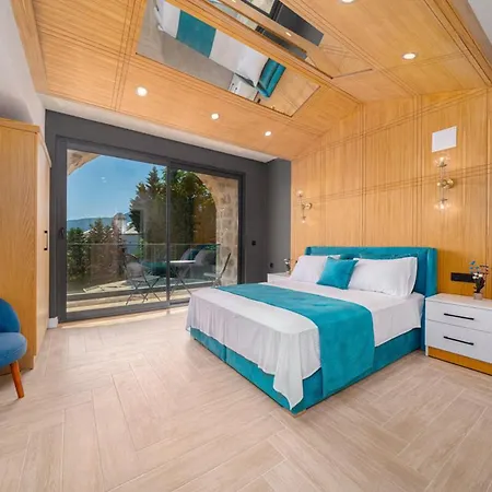 In Sleeps 8 With Pool And Air Con Kalkan